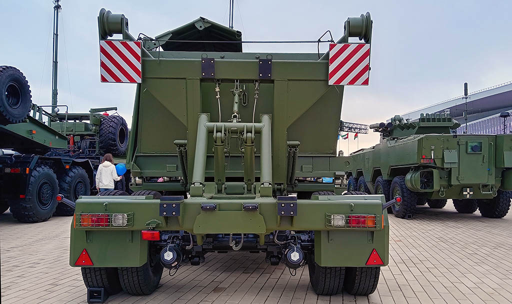 Новый полуприцеп МЗКТ-720100-020_2