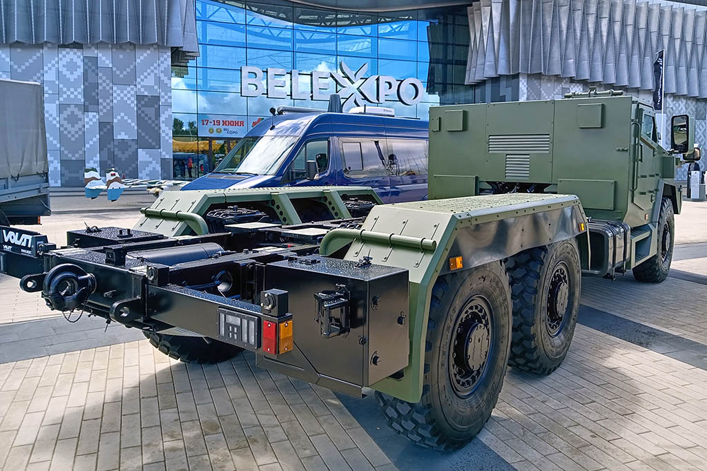 Новый грузовик МЗКТ-690400-010_1