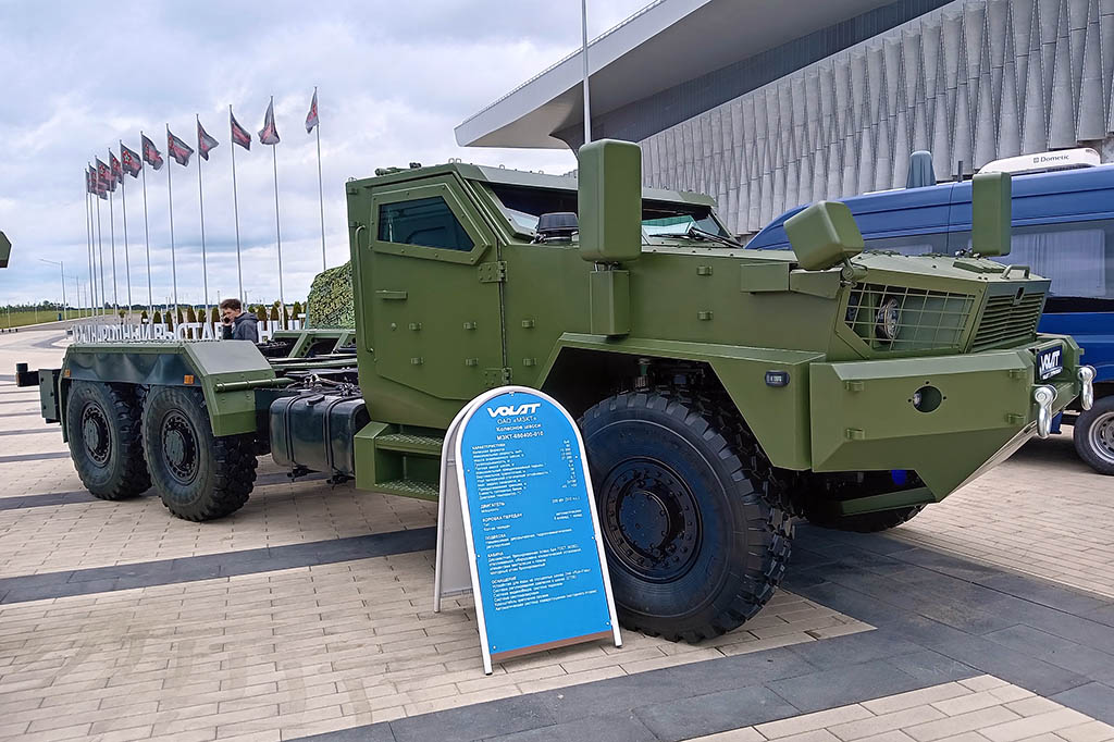 Новый грузовик МЗКТ-690400-010